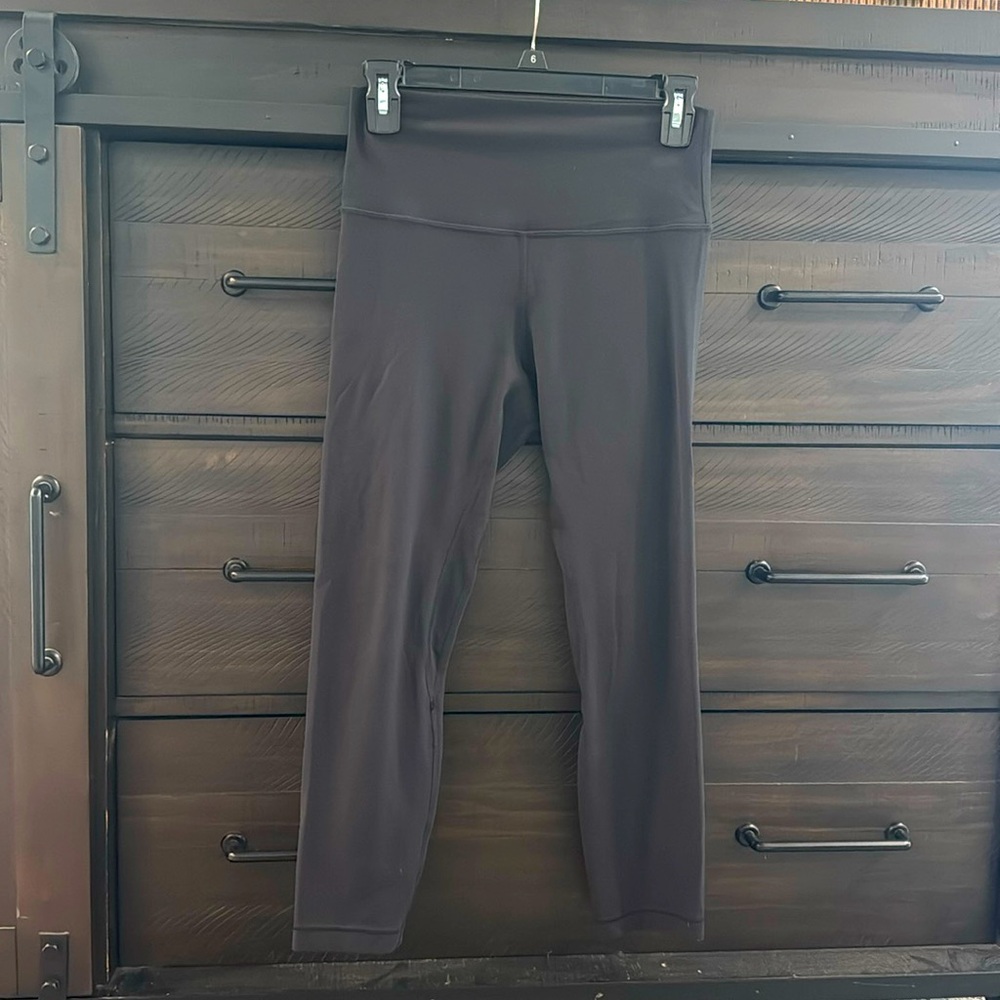 Women’s Lululemon Align 23in crop size 6 black leggings. GUC.